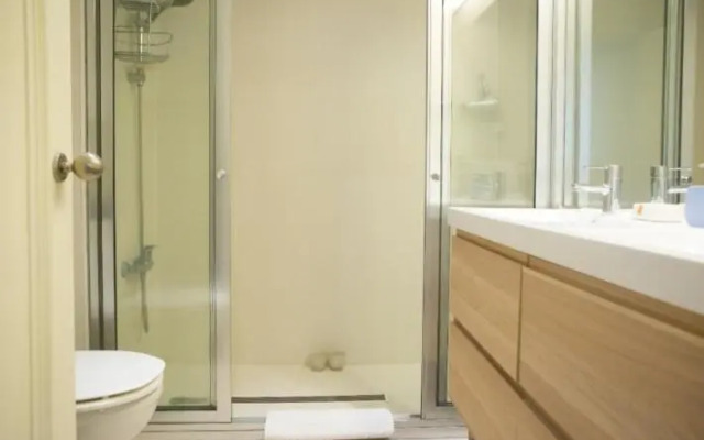 Apartment W Stunning View - MARINA - Free Parking & AC