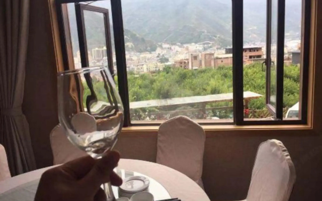 Bonthic Mountain Courtyard Holiday Hotel