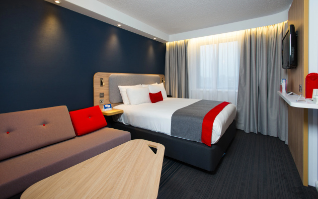 Отель Holiday Inn Express London Luton Airport by IHG