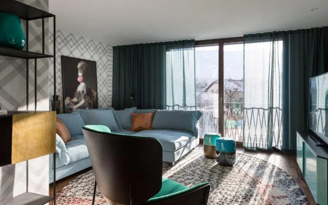 ANTON . Luxury stay