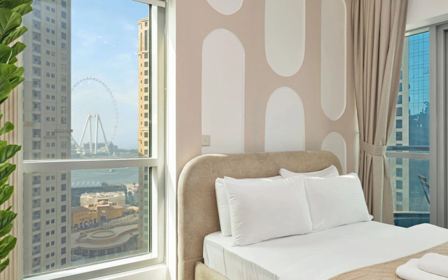 Luxury Waterfront View with Ain Dubai
