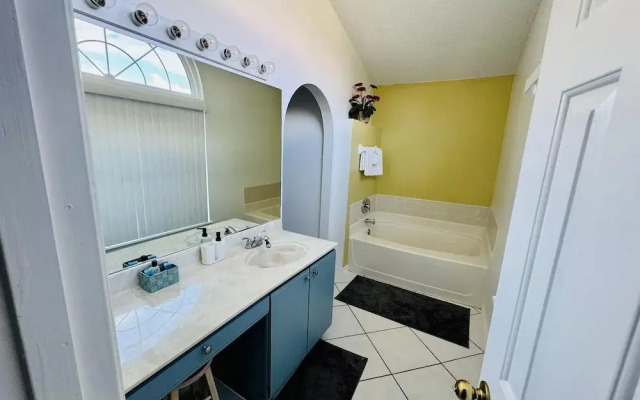 Amazing 3/2 Vacation Home With Private Pool!!