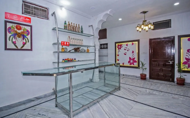 OYO 18272 Hotel Lambodar