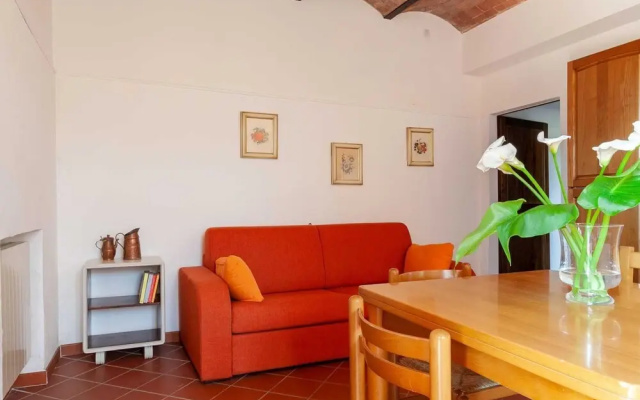 Tuscan Farmhouse in Peccioli with Swimming Pool near Lakes