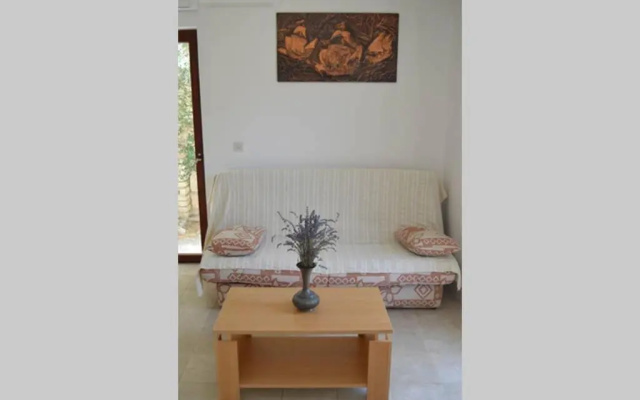 Private studio apartment with a garden and a terrace