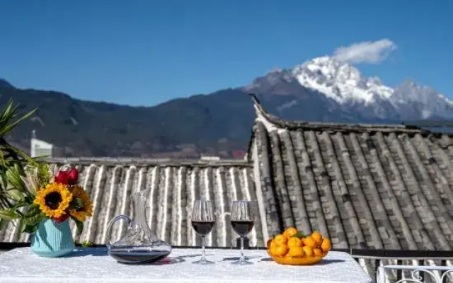 Yuxue Qingcheng Snowview Boutique Inn(御雪晴城·Starrysky日照金山观景美宿（丽江古城大水车店）)