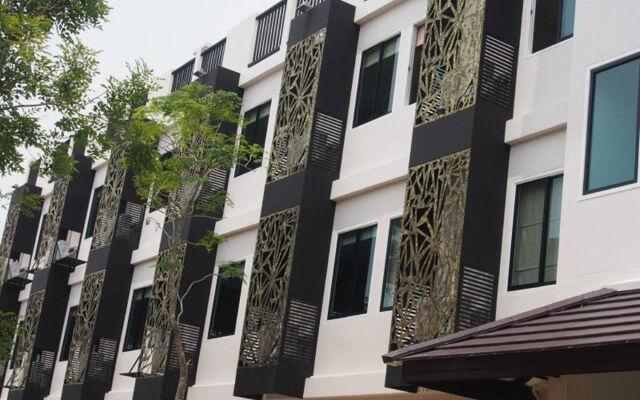 The Little Nest Hotel вид на фасад