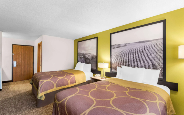 Super 8 by Wyndham Oelwein