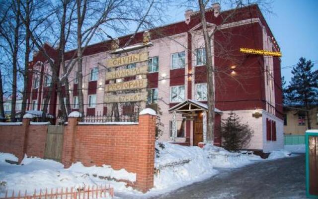 Гостиница Gostinichnyi Komplex Okhotnichiy Prival вид на фасад