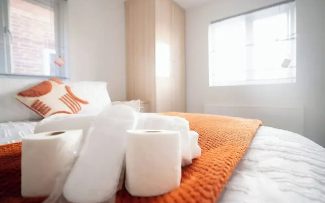 D'luxe 5-bed House - Sleeps 12 & Private Parking