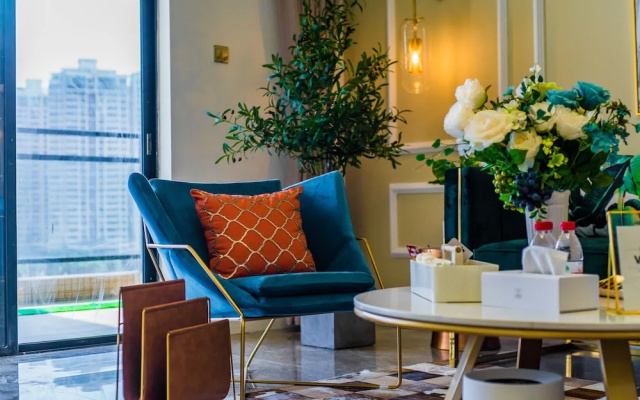 Locals Boutique Apartment Huafa Plaza 12