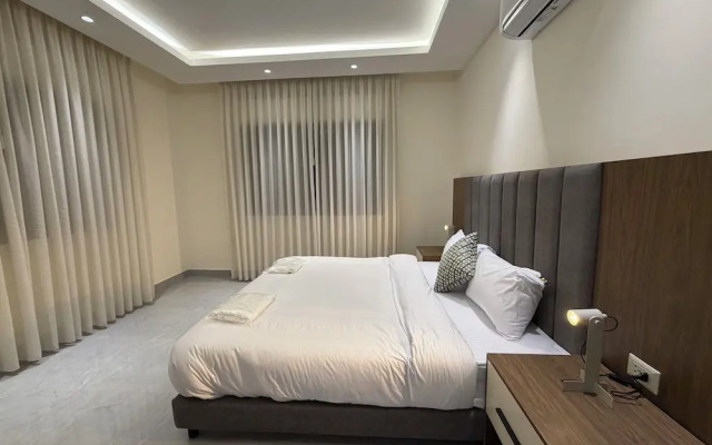 003jre Apartment With Stunning Boulevar