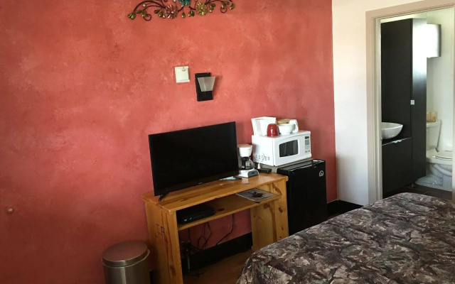 Highlander Motel