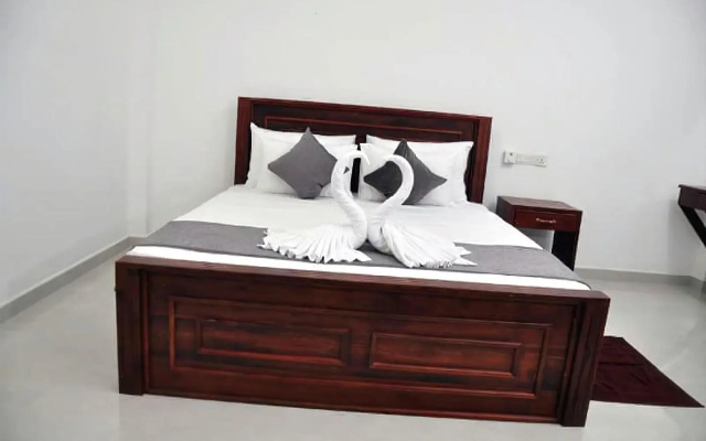 Airport Grand Holiday Home