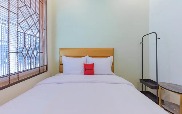 RedDoorz Plus Near Rsud Gunung Jati Cirebon