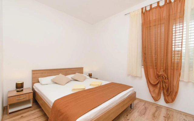 Beautiful Home in Blato With Wifi and 5 Bedrooms