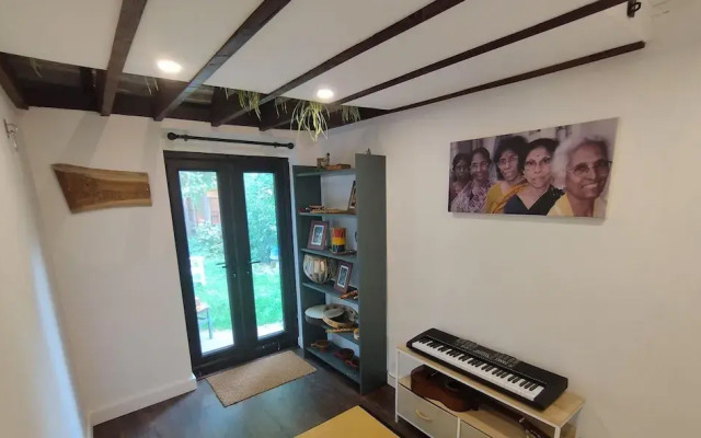 Vc - Cottage In The City