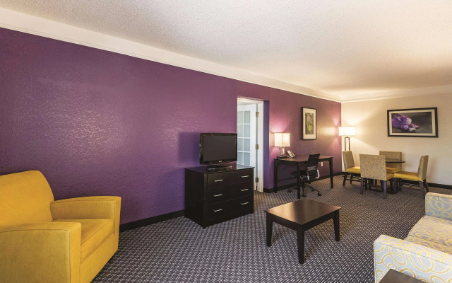 La Quinta Inn & Suites by Wyndham San Antonio Downtown