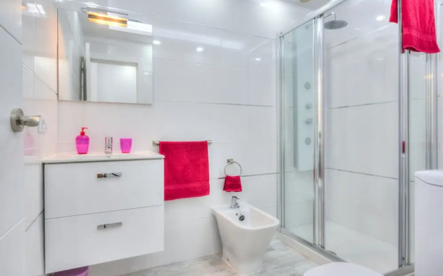 Tidy Little Apartment, Air Conditioning and Pool