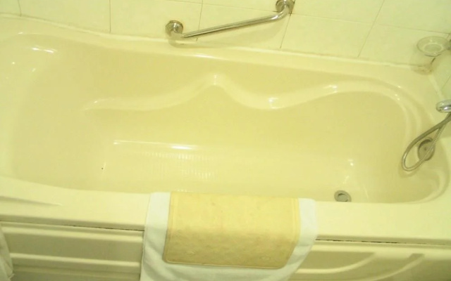 Golden Sail Hotel