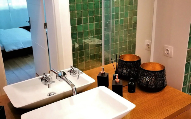 Industrial Lisbon Apartment - Adults Only