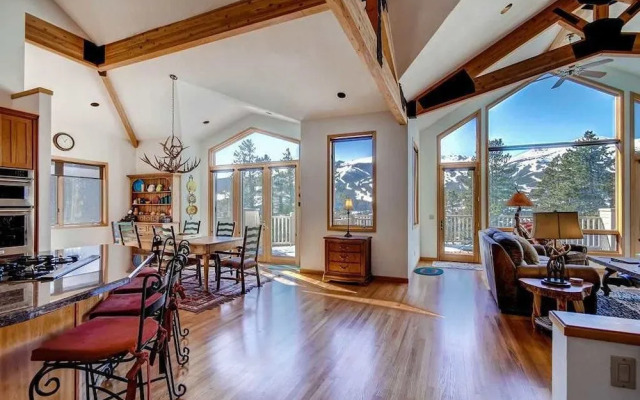 Gold Flake Lodge Main Street By Pinnacle Lodging