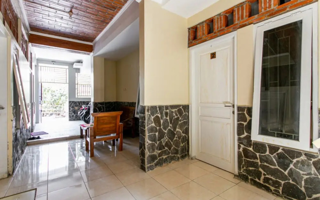 Kost Griya Hotasi by Reddoorz