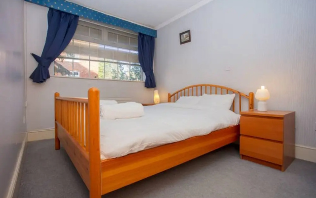 Sunny Flat in Islington