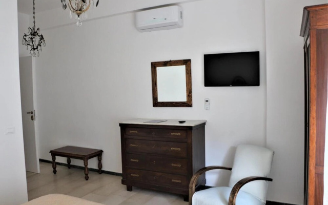 HouseInTheLight B&B