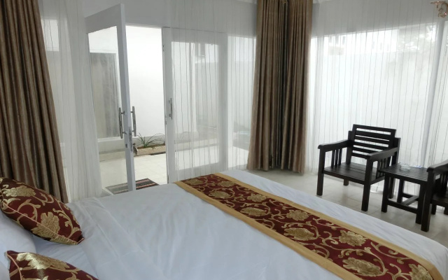 Lombok Holiday Hotel