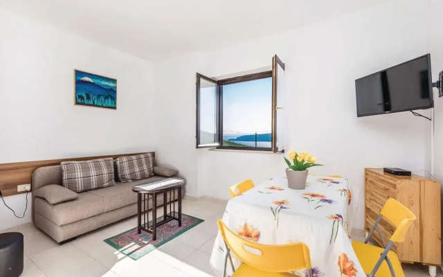 Nice Home in Brsec With Wifi and 2 Bedrooms