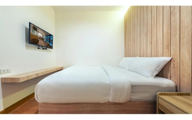 Siam Subway Hostel and Café