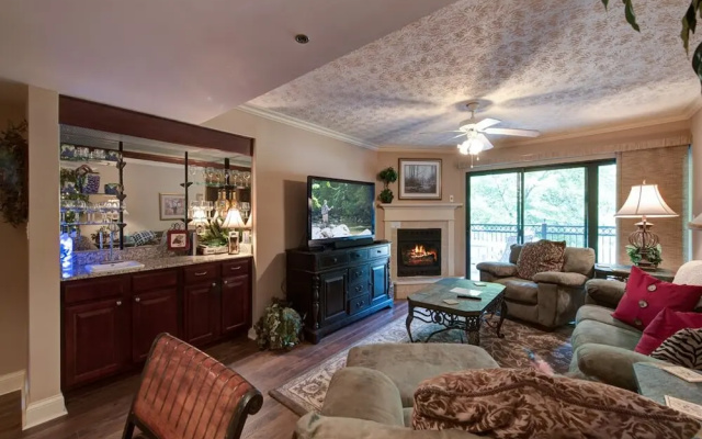 Roaring Romance - Two Bedroom Condo