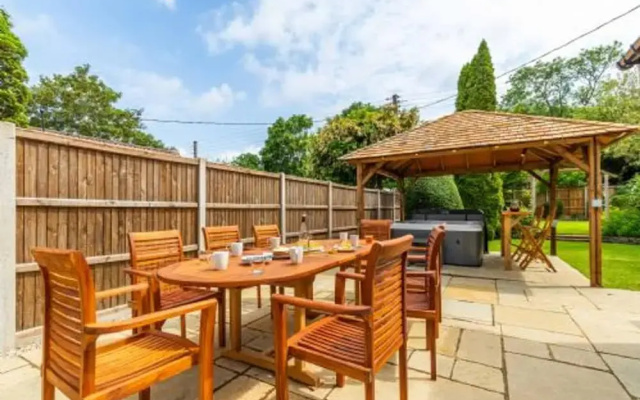 Host Stay Woodside House