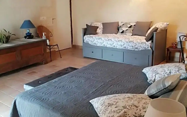 Le clos des augers, chambres d'hôtes et roulotte