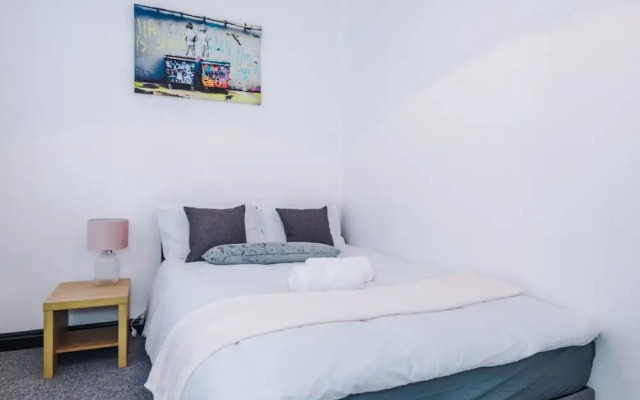 Spacious 6-bedroom Property With Ensuite Perfect for Groups