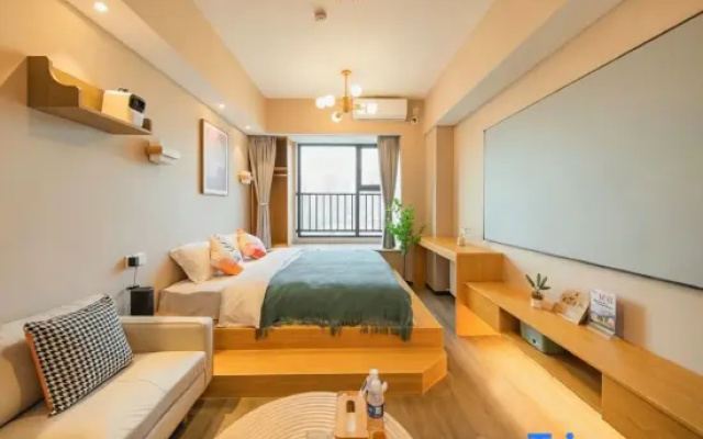 Xiyue Movie Hotel (Xingyang Wuyue Plaza Zhengzhou West Railway Station)