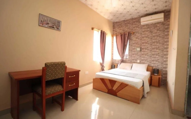 Parigha Hotel