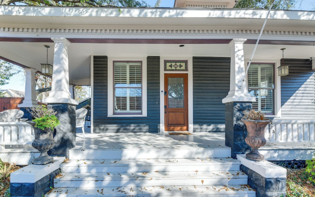 Walkable & Historic Houston Heights Bungalow!