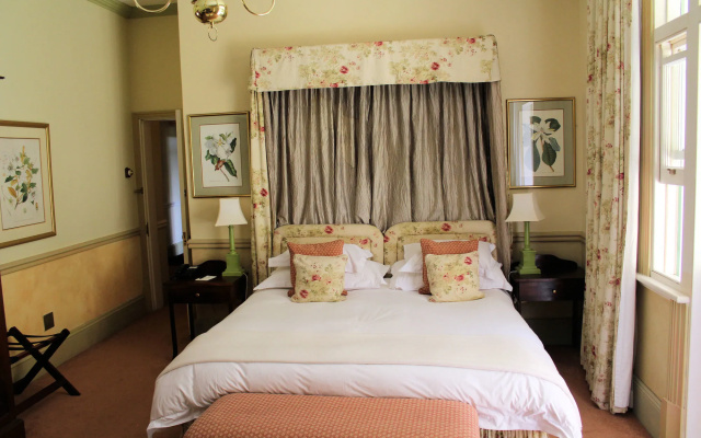 Hacklewood Hill Country House