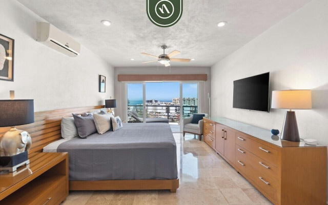 Stunning 2 BR Condo - Oceanview Terrace - Downtown