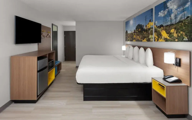 Days Inn & Suites By Wyndham Kaukauna Wi