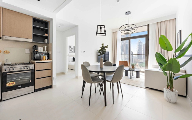 Silkhaus Stylish 1BR Pool Gym Burj Crown