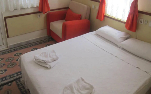Red Rose Hotel