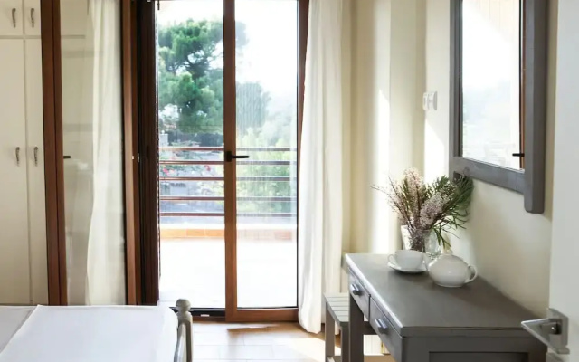 Family Vacation home with Views in Heart of Mani