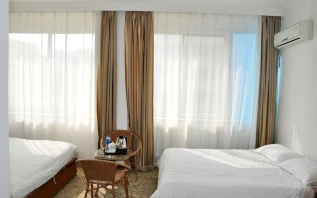Dalian Yiju Hotel