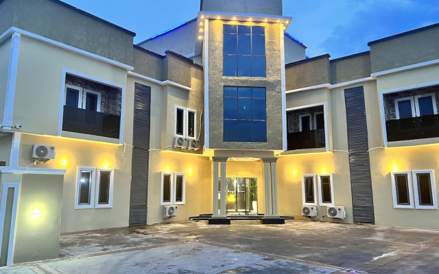 Clique Court Hotel & Suite