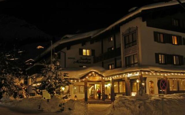 Hotel Jagdhaus Monzabon вид на фасад