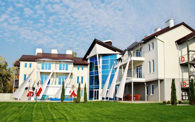 Гостиница Porto Riva Запорожье вид на фасад