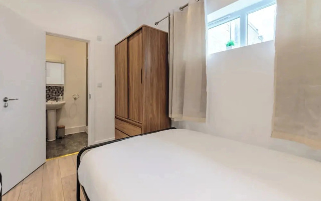 Central - Stay 4 - Parking - Wifi - Near Transport